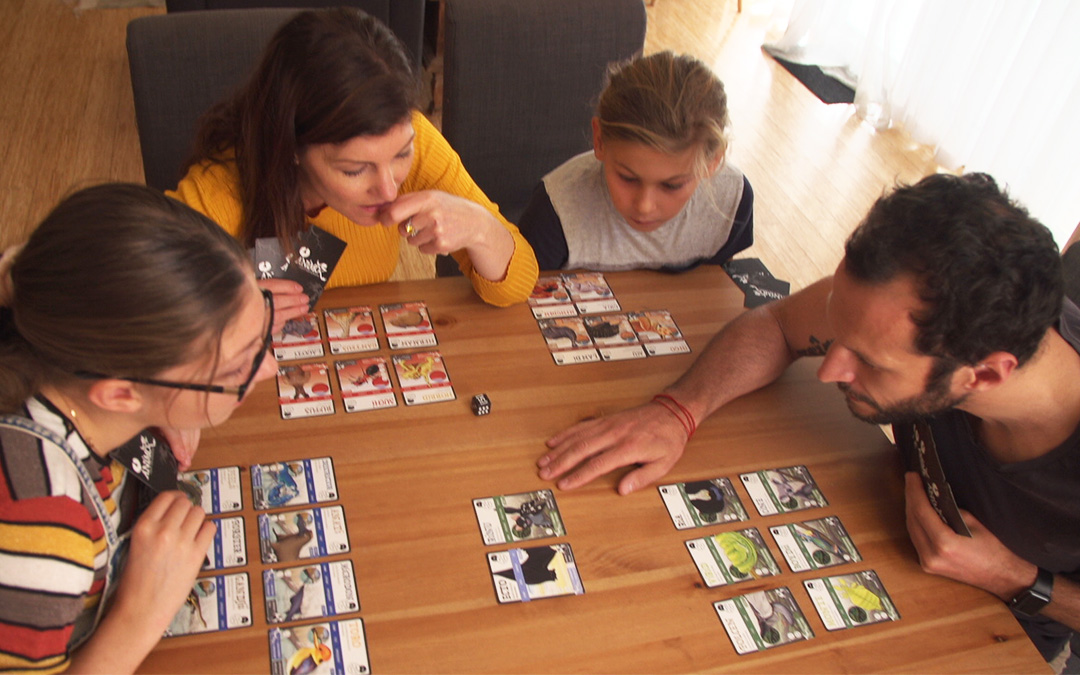 ANiMOZ - Australian wildlife - Card game - Games for kids - Australian game - family game - family card game